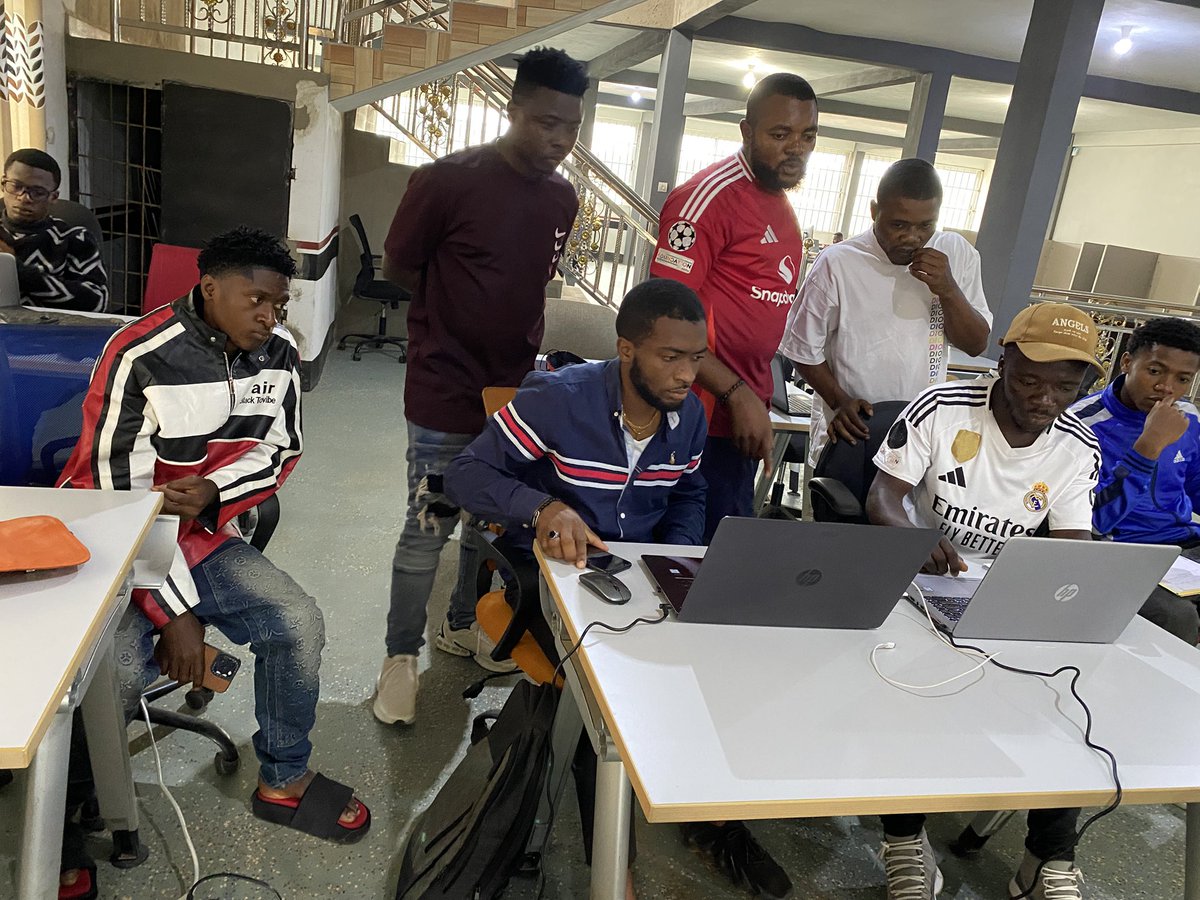 This is what we mean when we say “you get the teacher pays full attention to your worries”

Ready to join the fun and learn to code while keeping your feet on the ground? Enroll in our web development course today!

📞  +237 670 533 773
#WebDevelopment #LearnToCode #Bitsvalley