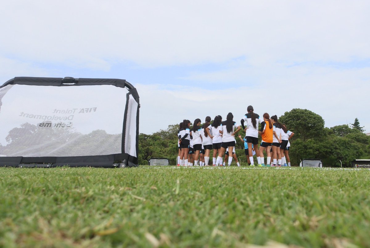 TDS FIFA-FFG ⚽️🇬🇹 U15 FEMENINA

El combinado femenil continúa esta semana sus prácticas en las instalaciones de Greenfield. 🇬🇹💪🏽⚽️

#VamosGuate #VamosChicas