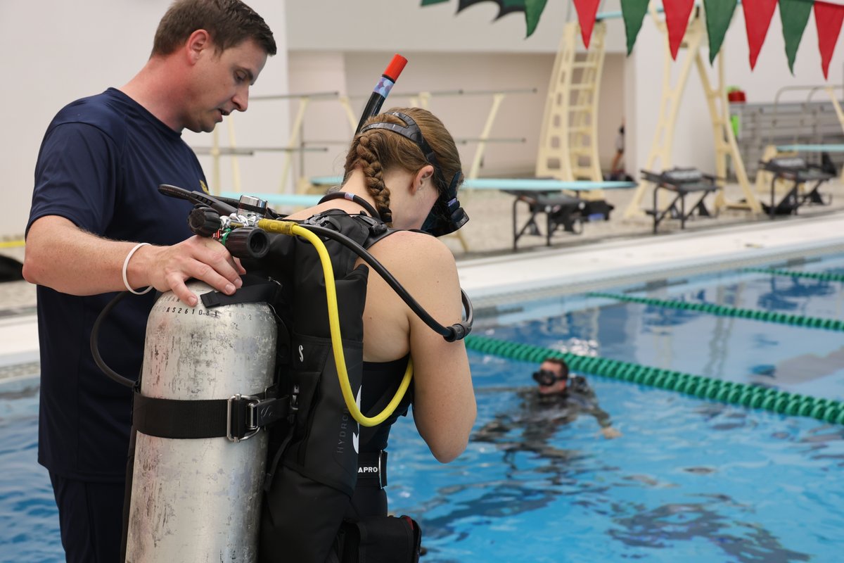 The 2025 Indiana Public Safety Dive School started on Monday with 20 students representing #IFD (11), Fishers FD (4), Fishers PD (1) and Noblesville FD (5).  They will undergo 3 phases of class lasting 8 weeks.
A successful student will achieve certification through Dive Rescue