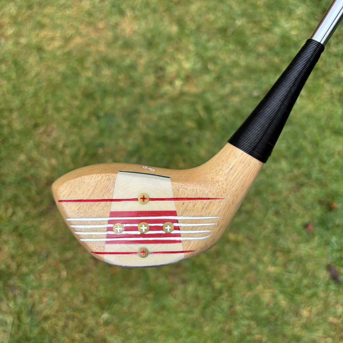 Pretty sure most people have seen this but here is Rory’s driver and headcover up close and personal. And he nailed that shot, straight as an arrow 😉