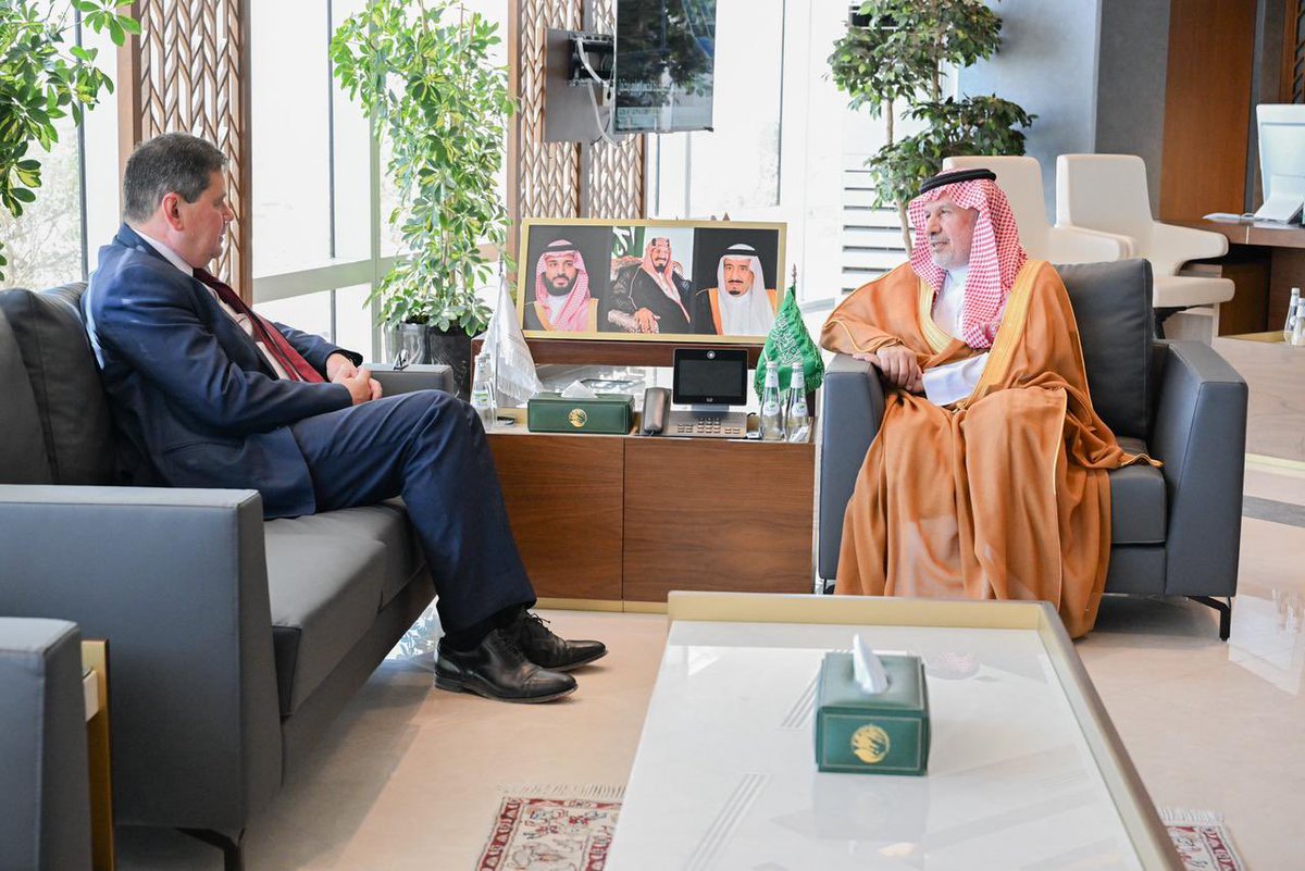 UKAmbKSA's tweet image. اتصال وداعي مع معالي الدكتور عبد الله الربيعة. فخورون بعلاقة التنمية التي بنيناها والمشاريع المشتركة التي دعمتها المملكة المتحدة والسعودية، والتي تتشاركان فيها الخبرات والتكاليف. إنها جزء مهم من شراكتنا الاستراتيجية الحديثة. فخورون ومتواضعون أيضاً لدعمنا العمل الرائع للدكتور…