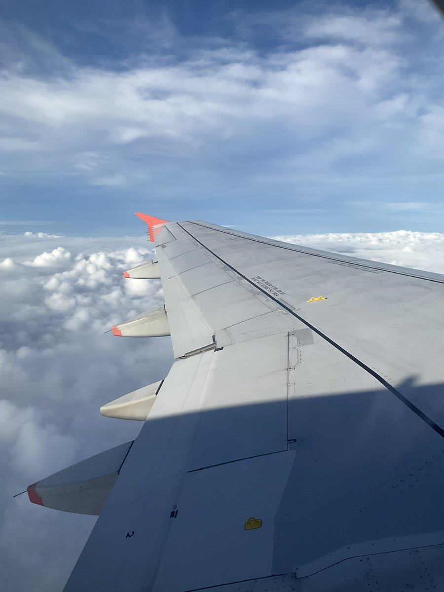barusu0208's tweet photo. 飛行機なう https://t.co/vSRsP32F3F