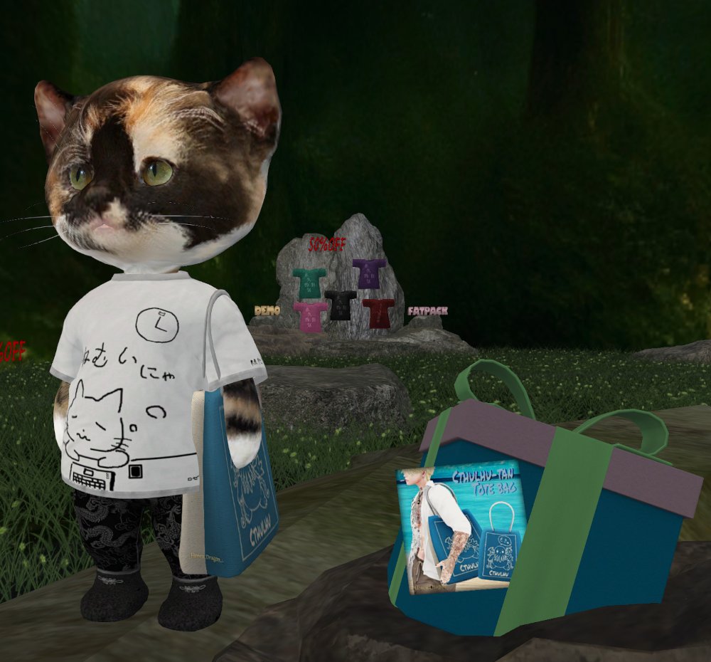 Milky_Little's tweet image. [ めも ] SL22B Shop&amp;amp;Hop Gift
人間・DINKIE用再zのトートバッグ　ほか
.:.H/D.:. Cthulhu-tan Tote bag
#SLShopHop #SecondLife #VirtualWorld #Metaverse #VirtualShopping
maps.secondlife.com/secondlife/Sno…