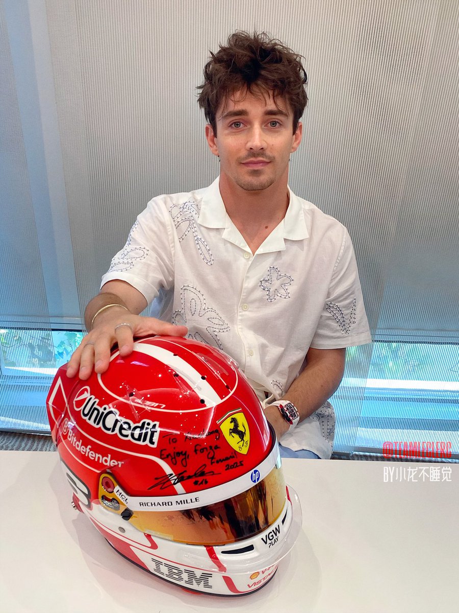 Charles today in Monaco signing for one of our friends.

‘Forza Ferrari’ ❤️

#F1