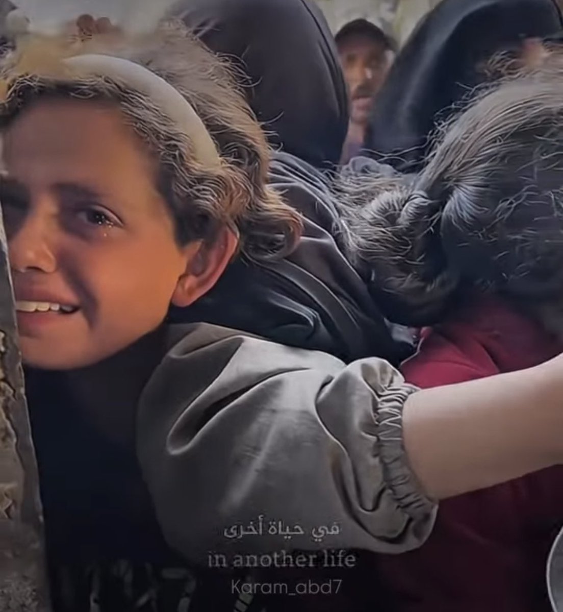 If you’re scrolling, PLEASE leave a dot.

We are still starving.