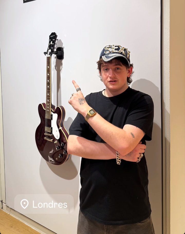 La vibra de este hombre está a otro nivel.