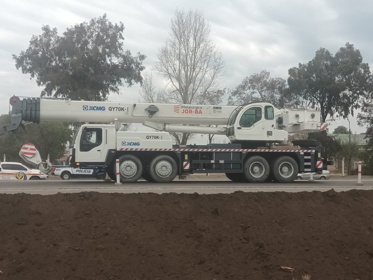 andres_oliva's tweet photo. Avanza el trasplante de un quebracho blanco de 300 años de vida en Córdoba 

Probabilidad de sobrevida: no supera el 20%.

Todo por un capricho de no modificar la traza de la ampliación de la avenida Luchesse en Villa Allende https://t.co/jyDoN5rR5y