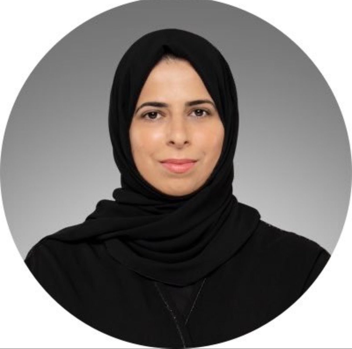 الأبداعات القرارات الصائبة التواضع التعاميم الواضحة المفهومة الوعي التركيز الثقة تحديد الأهداف الإلهام والتحفيز معالجة وحل المشاكل وصنع القرارات المُهمة والتفاعل مع آراء الآخرين والإستماع لمقترحاتهم والكثير الكثير تجده في شخصية سعادتها البارزة وقبل هذا كُله محبة الناس والدعاء لها