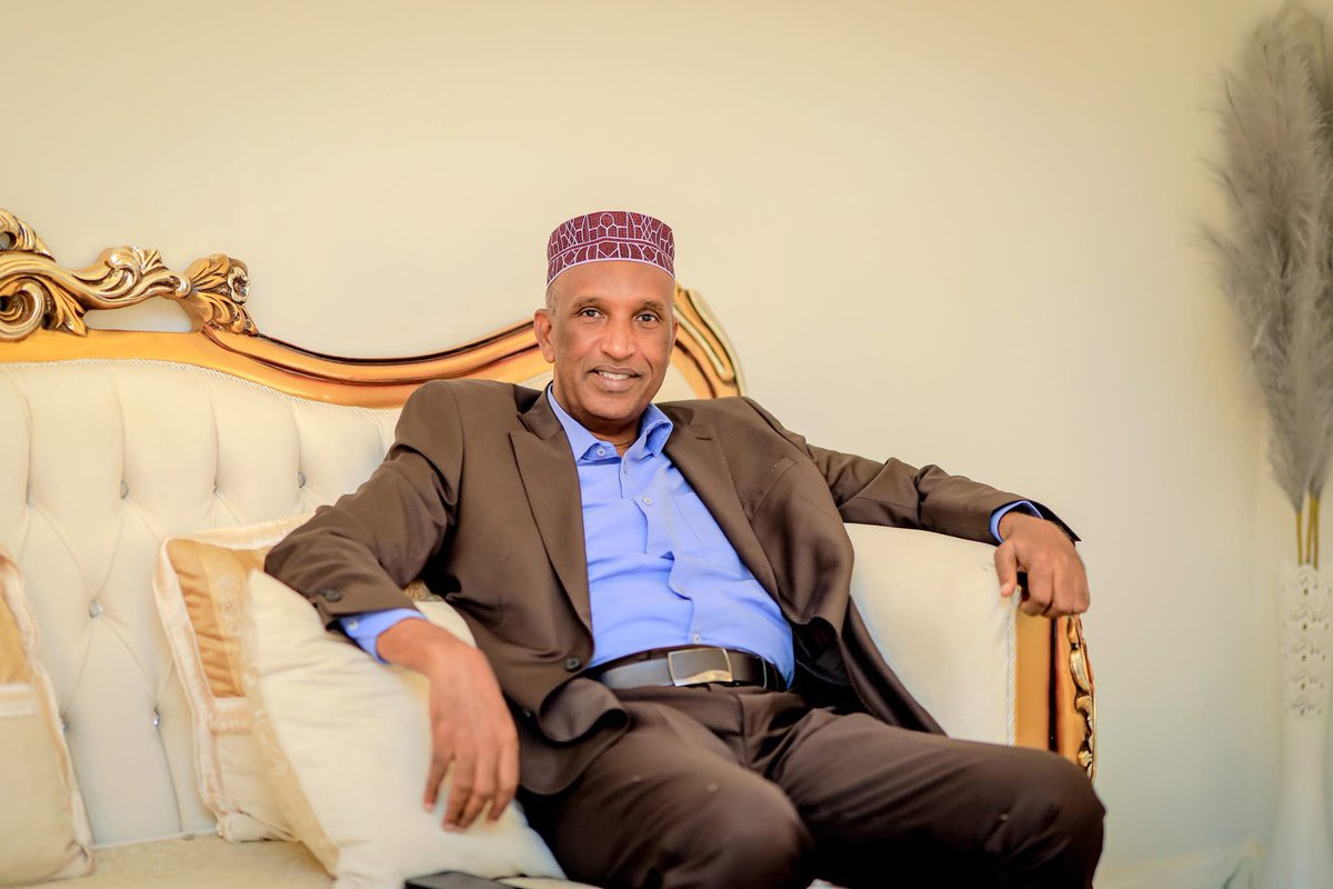 AliSamattar's tweet photo. #Hogaamiye Cabdirashiid Yuusuf Jibriil @AbdirashidYJ Ayaa Guriga Uu Ka Dagan Yahay Magaalada Laascaanood Ku Qaabilay Gudoomiye Kuxigeenka Gudida Doorashooyinka Somalia #Saadiq Abshir Garaad iyo Xubno Kale Oo Siyaasiyiin Ah.
Shaqaa socota. https://t.co/a1NGOrAOgL