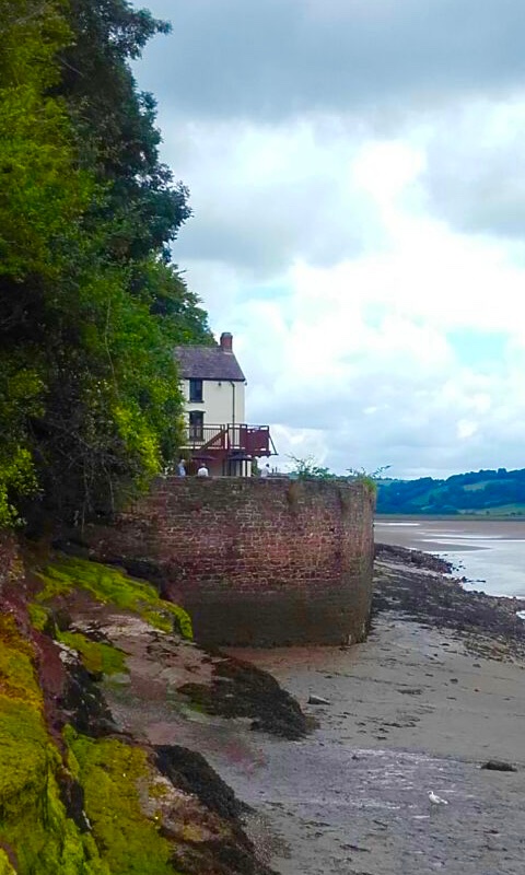 ShesfromWales's tweet image. The house  Dylan Thomas lived in with his wife and kids in South Wales 🏴󠁧󠁢󠁷󠁬󠁳󠁿 I sat in his garden and could imagine him and Caitlin having drunken rows and laughing too 💝after their pub sessions 😊 #dylanthomas #thephotohour #welshpoet #legend #poet #cymru  #thingsisee #southwales