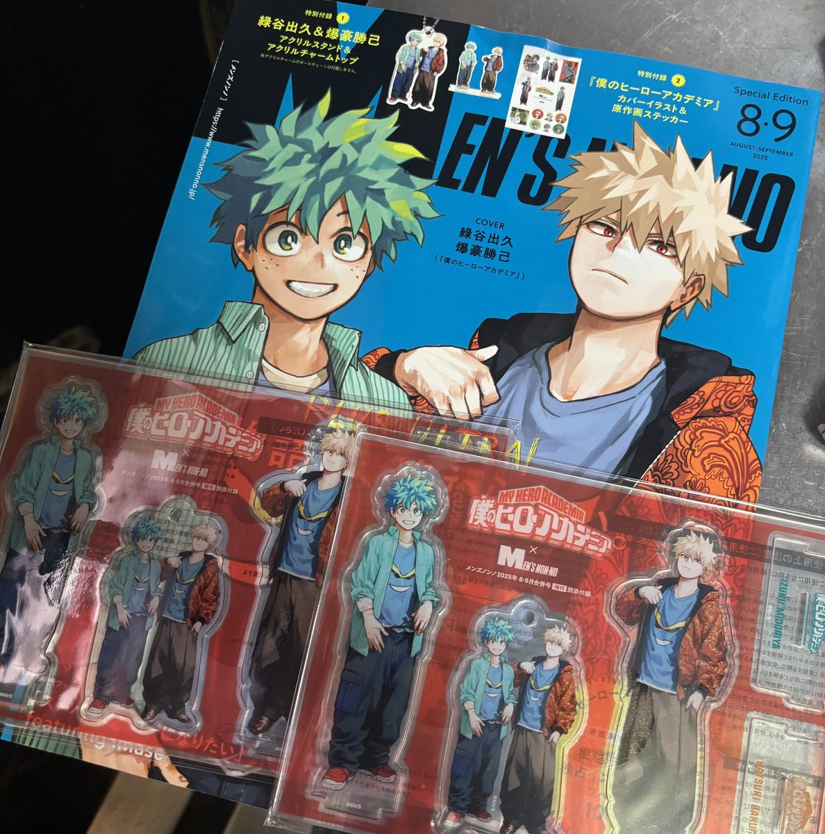 chi19dk15's tweet photo. メンズノンノのヒロアカアクスタ2つついてたのは普通なの！？！？ https://t.co/Uvnp5lrV57