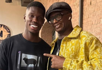 EllBretland's tweet image. &quot;He feeds off of being loved and wants to give back that love.” 🔵⚽️

I spoke to Thierno Barry&apos;s father Amadou, his SC Toulon coach Youssef Sif and former SK Beveren CEO Antoine Gobin to chart the striker&apos;s journey to Everton.

You can read about it here: ellbretland.substack.com/p/the-rise-of-…
