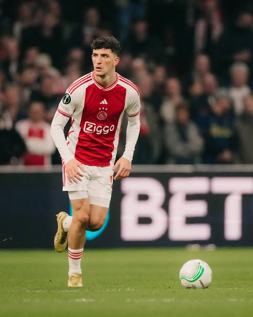 📢 SÖYLENTİ!

🔹 Galatasaray, Ahmet Can Kaplan için Ajax ile resmi temas kurduğu, Ajax'ın oyuncu için 6.5 milyon euro bonservis bedeli istediği ve Galatasaray'ın bonservis pazarlıkları başladığı iddia edildi.

🔗 <a href="/yagosabuncuoglu/">Yağız Sabuncuoğlu</a>