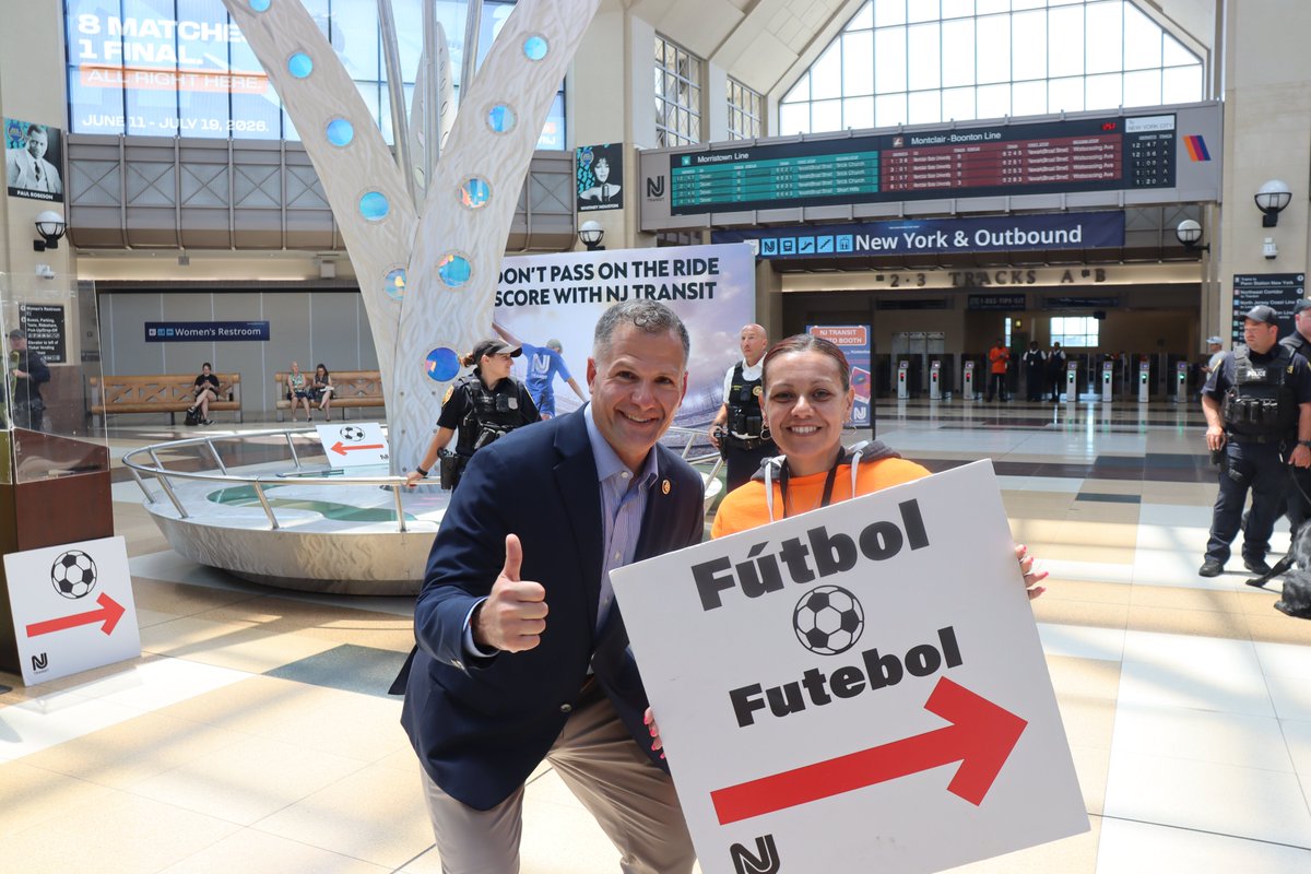 FTA_DOT's tweet image. Yesterday, FTA Senior Advisor Marc Molinaro and @AndrewHGiuliani, Executive Director of the White House Task Force for the FIFA World Cup 2026, joined @NJTRANSIT CEO Kris Kolluri for a tour of the agency’s facilities, including the NJ Statewide Traffic Management Center. These…
