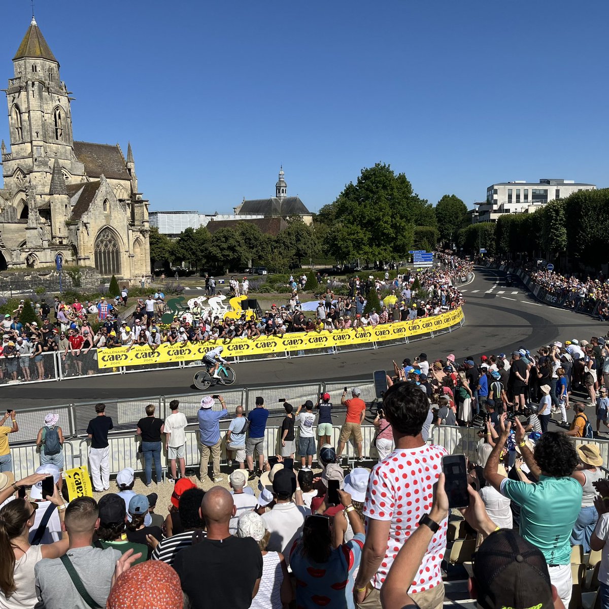 🟡🚴On ne pouvait rêver plus belle journée pour accueillir ce grand événement sportif et populaire qu’est <a href="/LeTour/">Tour de France™</a> de France à #Caen ! 
Un grand merci à toutes les personnes qui ont contribué à l’organisation de ce magnifique moment qui met en valeur notre territoire.