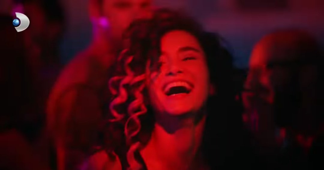 Yine yeniden #GüneşiBeklerken'e başladım. Hem gençlik dizisi olarak hem de yaz dizisi olarak mükemmel bir diziydi gerçekten tekrar tekrar izlettiriyor kendini.
#ZeyKer 'im be ne tatlılar😍