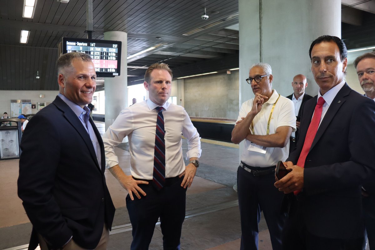 FTA_DOT's tweet image. Yesterday, FTA Senior Advisor Marc Molinaro and @AndrewHGiuliani, Executive Director of the White House Task Force for the FIFA World Cup 2026, joined @NJTRANSIT CEO Kris Kolluri for a tour of the agency’s facilities, including the NJ Statewide Traffic Management Center. These…