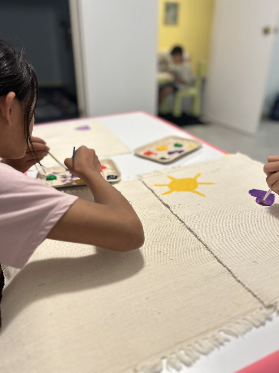 MsJiJionline's tweet photo. It’s Wonder Wednesday! 🎨✨ Today we dove into some wonderful art by personalizing and painting our very own mats. Each one as unique and creative as the little hands that made them! 💛🖌️ #WonderWednesday #PlanetChild #CreativeKids #ArtFromTheHeart #LearningThroughArt https://t.co/zFlnUu1Rx7