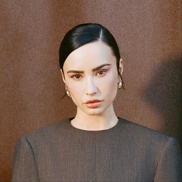 DDLchartdata's tweet image. 🚨 Demi Lovato’s new logo for DL9