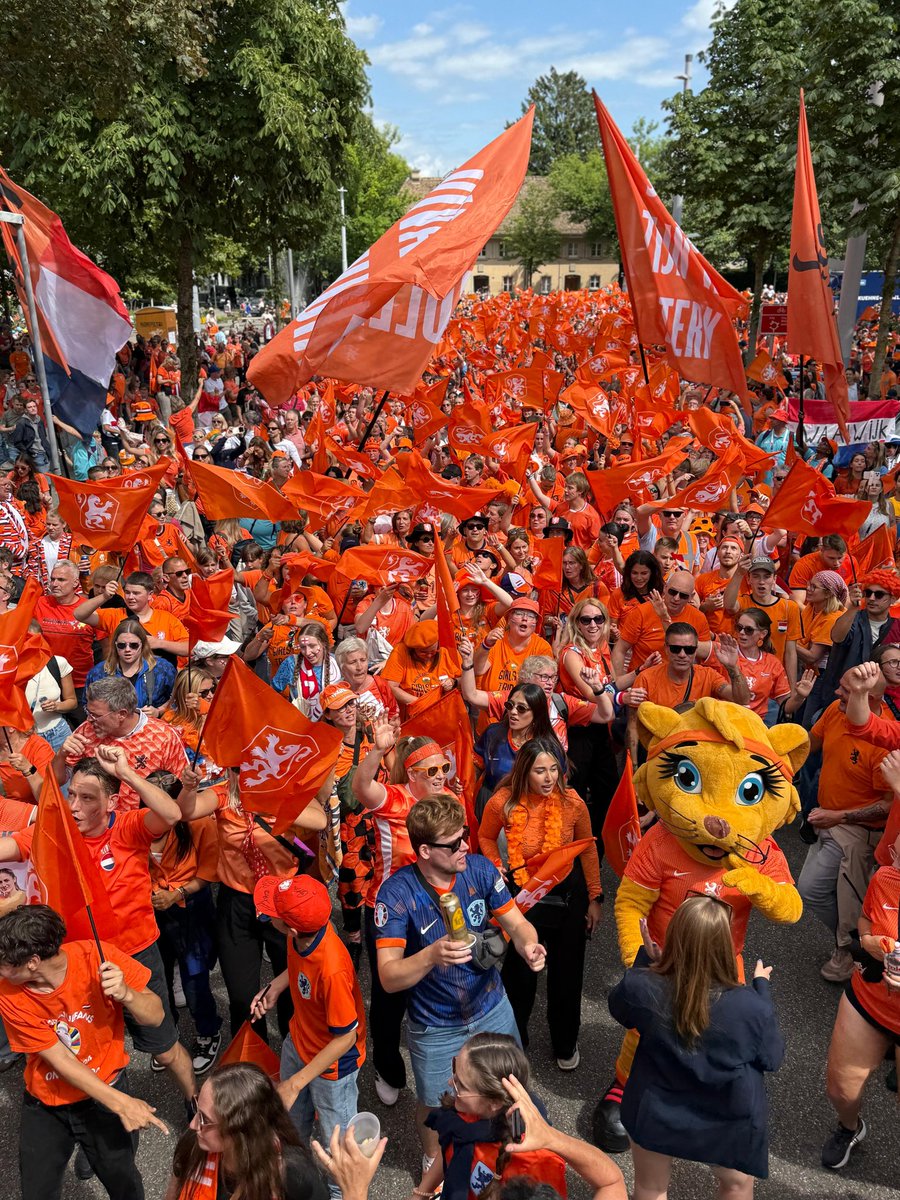 De Oranjebus tweet media