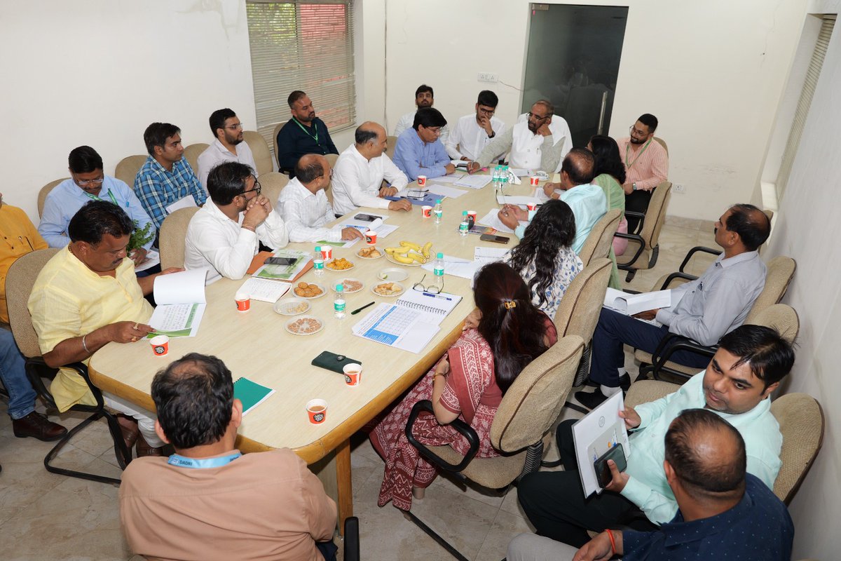 Shri Hansraj Gangaram Ahir, Hon’ble Chairperson of the National Commission for Backward Classes, held a review meeting on 09.07.2025 at Shakti Sadan Guest House, Noida, regarding grievances and issues related to land acquisition and appointments in the Yamuna Expressway