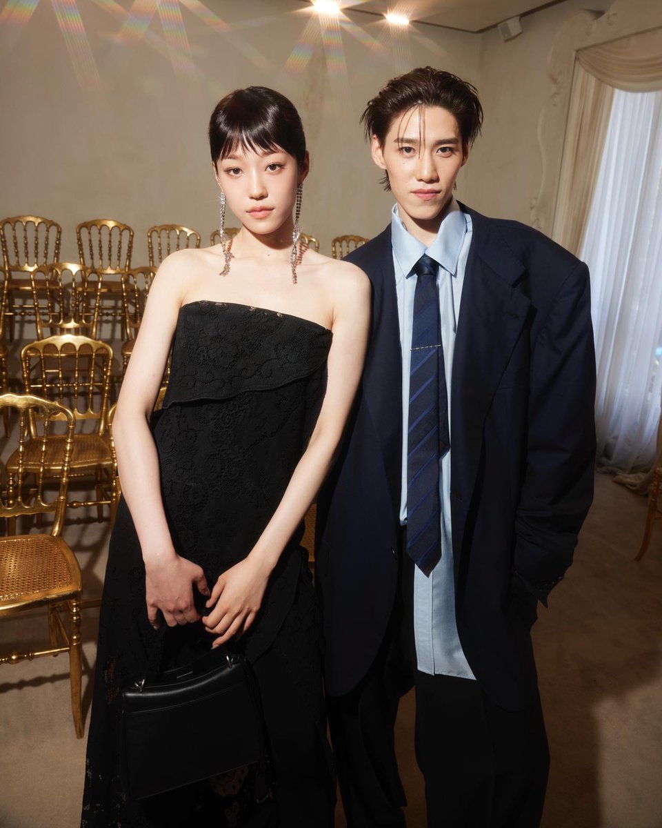 จึ้งทั้งเฟรม! เสิร์ฟภาพชัดๆ ของ #พีพีกฤษฏ์ Brand Ambassador ของ Balenciaga ถ่ายรูปร่วมกับ #Juyeon #THEBOYZ #RohYoonseo #AyakaMiyoshi ภายในงานแฟชั่นโชว์ คอลเล็กชั่นกูตูร์ครั้ง 54 ของแบรนด์ ที่จัดขึ้นในวันนี้ ณ กรุงปารีส ฝรั่งเศส 💚

GBA PP KRIT BALENCIAGA