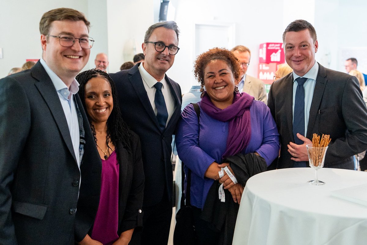 Xavier_Bettel's tweet image. Eis ONGen schaffen un éischter Front an hëllefen deene vulnerabelsten Leit weltwäit 🌍 Haut hunn mir Projeten vun 13 🇱🇺 ONGen lancéiert, déi an 11 Länner aktiv sinn. Ech soen hinnen Merci fir hiert Engagement an hir Solidaritéit.