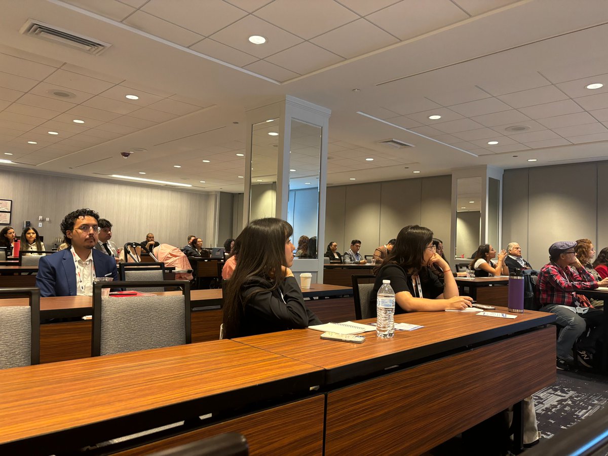Altavoz_Lab's tweet image. Live from #nahj2025: From surviving to thriving as a freelancer. Featuring our founder and CEO @valfernandez as well as @zaydee_s, Katherine Reynolds Lewis and Alma Campos ✍️📸