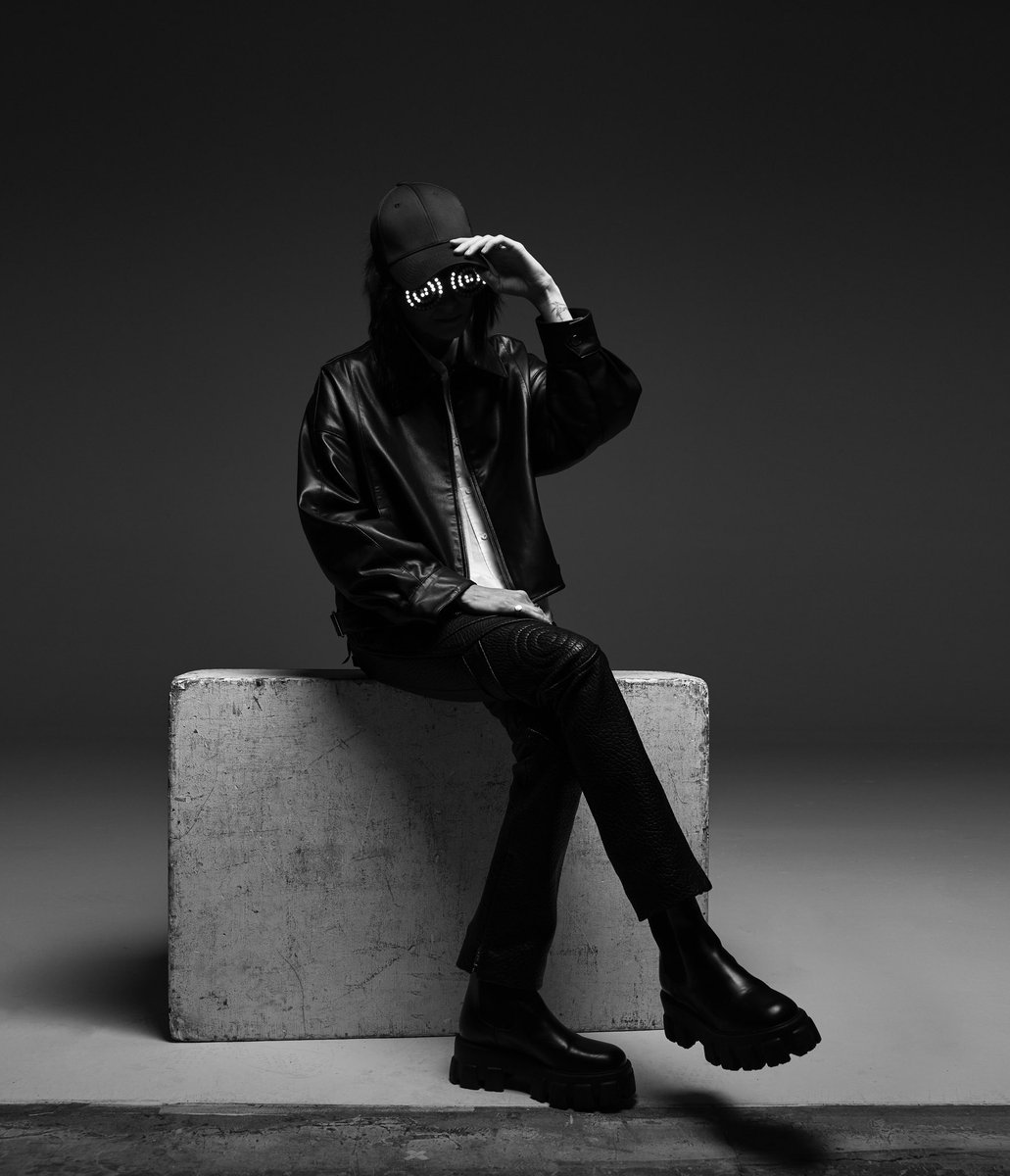 Hi everyone !! you can presave my album on Spotify now and it has that “countdown” thing going which is rad :)

Presave my dear.

open.spotify.com/prerelease/6Am…