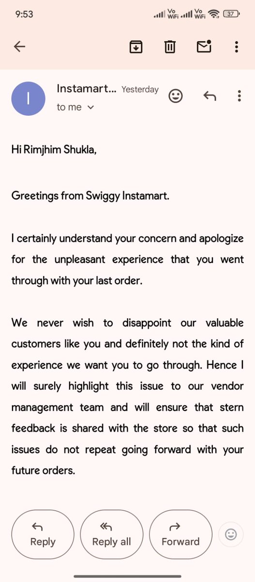pankjmshra's tweet photo. @SwiggyInstamart you guys are looting Customer first you delivered the wrong product after complaining about the same you are saying you can't validate my claim. https://t.co/8duGjCJ7rv