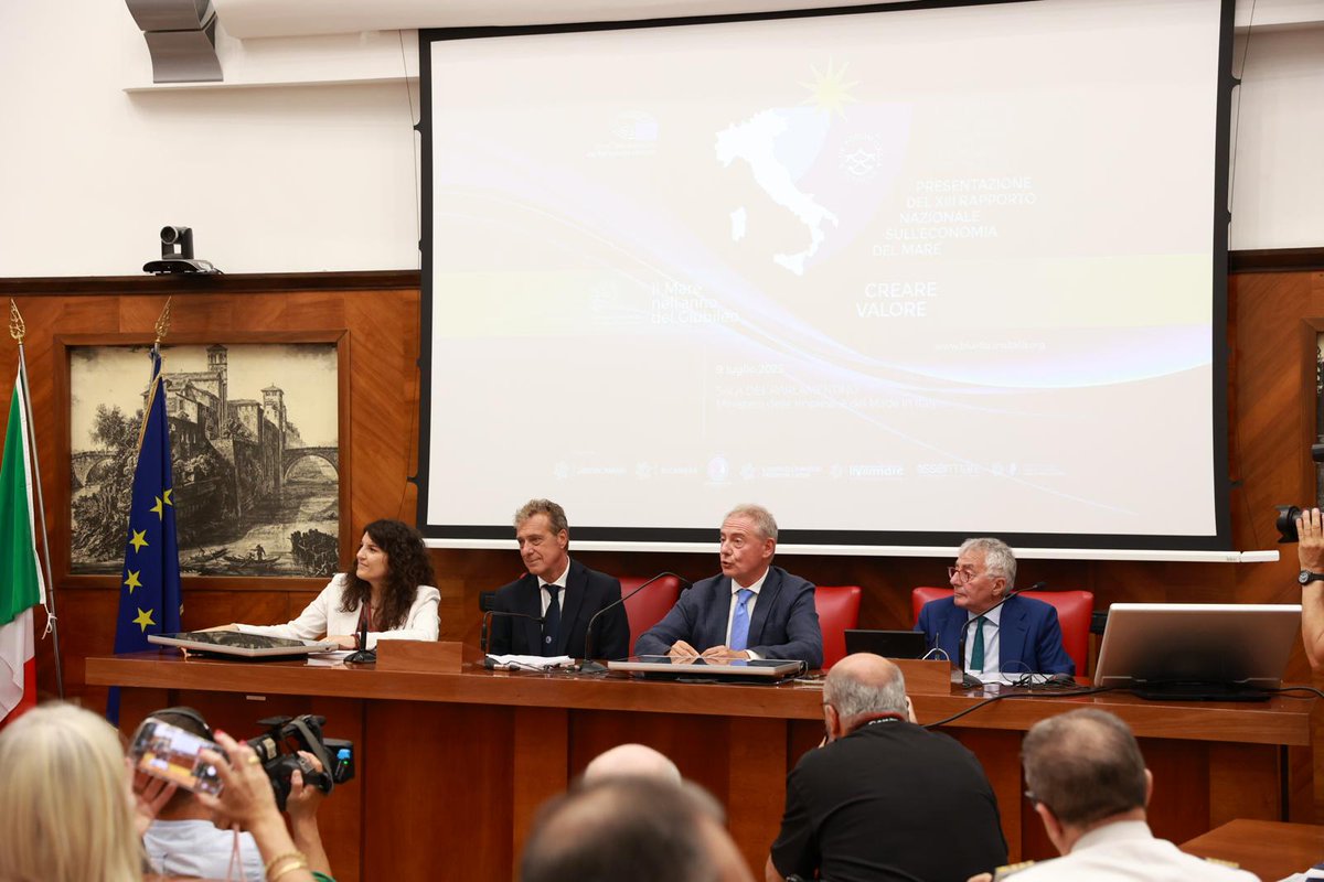 mimit_gov's tweet photo. Il ministro @adolfo_urso è intervenuto al 4° Summit Nazionale sull’Economia del Mare #BlueForum 2025, nel corso del quale è stato presentato il XIII Rapporto Nazionale #EconomiadelMare, a cura di #OsserMare, @IstTagliacarne e @Unioncamere. https://t.co/uzzDK0eiqa