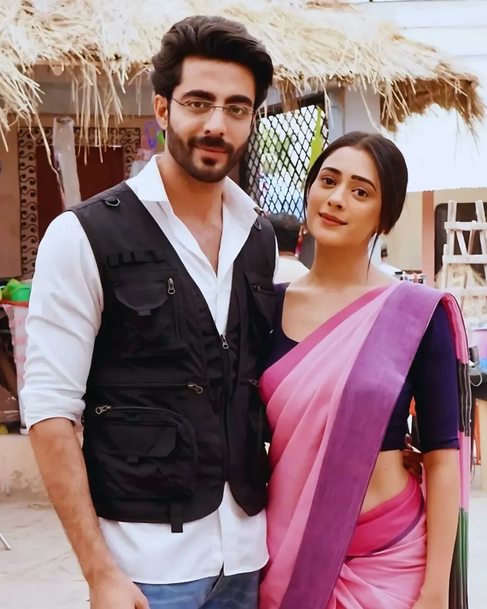 RimiSworld's tweet photo. Proud of my #KrusHi babies ♥️ Despite years of relentless harassment, they maintained their dignity. They faced inhumane treatment from their own show's makers, online bullying &amp; character backlash. Yet, they chose to rise above it all 🫶🌻
#KrushalAhuja #HibaNawab 
#Jhanak https://t.co/su8ts7h8fD