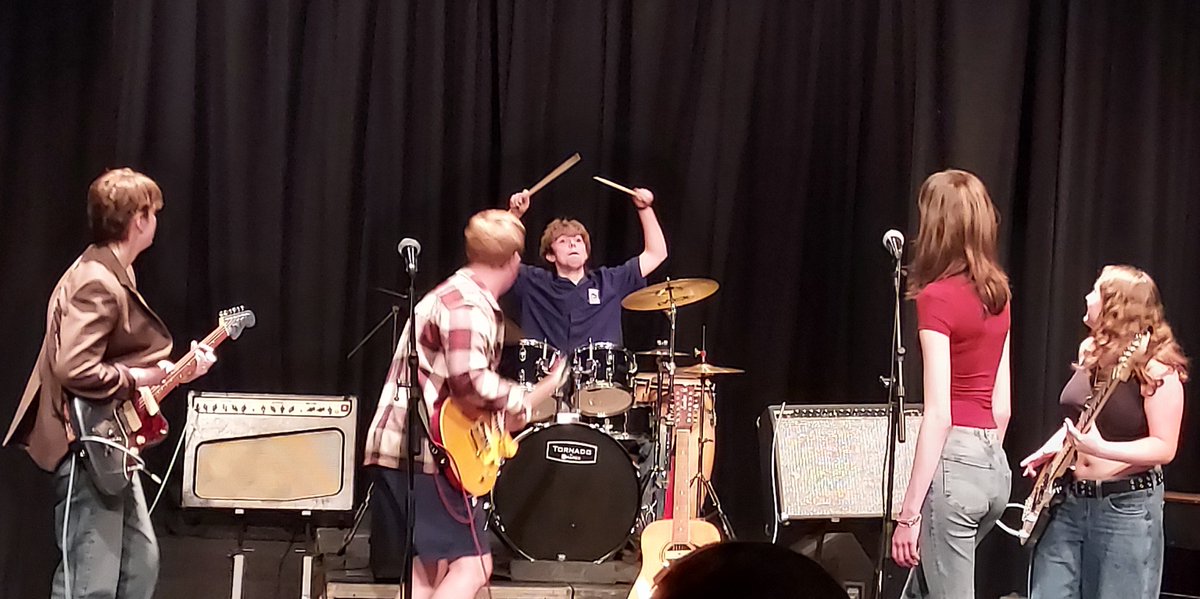 It's time again for our regular 'Day In The Life' feature! This time, we're paying a visit to the music department... vandyke.beds.sch.uk/day-in-life-mu…