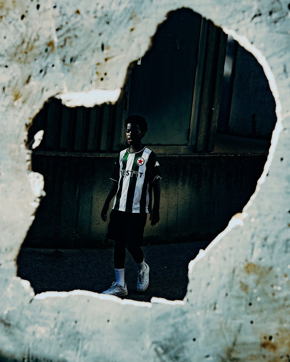 BREAK THE WALL.

🪨 Découvrez le nouveau maillot du Red Star FC inspiré du béton, partie intégrante de Bauer depuis 128 ans.

🛒 Dispo dès maintenant : bit.ly/4le5rsw 

#KappaSport