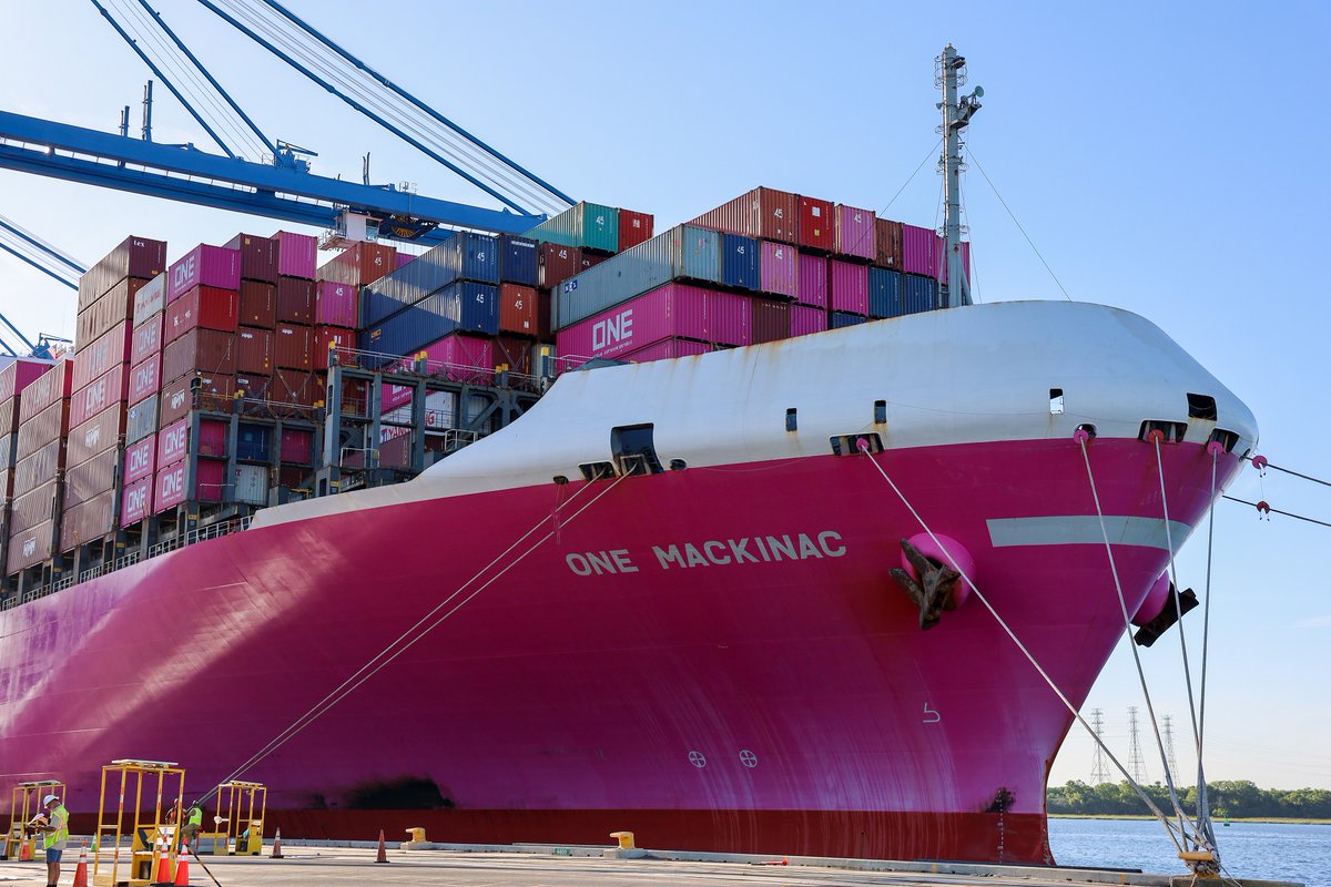 JAXPORT's tweet image. Faster transit times from Asia to #Jacksonville 🌏
JAXPORT is now the first U.S. Southeast port of call in a major container shipping service, reducing transit times from Thailand, Vietnam, Singapore, and Sri Lanka to Jacksonville by up to five days. 🛳
This week, the first…