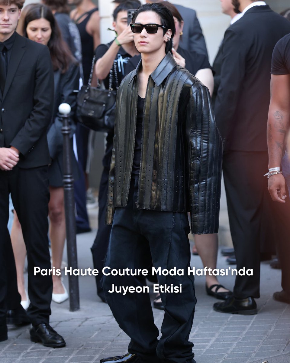 Paris Haute Couture Moda Haftası’nda Balenciaga’nın defilesine katılan dünyaca ünlü K-pop yıldızı Juyeon’a stili ile dikkatleri yine üzerine çekti!

Sen bu stili nasıl buldun? 💕

📷Görseller: Gettyimages

#Kpop #ParisModaHaftası #Juyeon