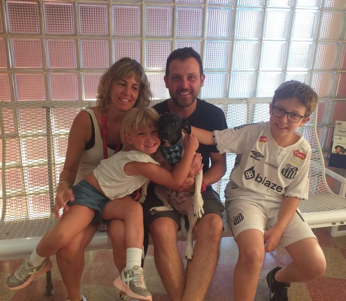 ❤️ TIMÓ ADOPTAT!!!

El nostre petitó ja ha trobat família bonica amb la Judit i el Jaume i uns germanets que ja se l'estimen moltíssim
Quin canvi de vida tan espectacular!!! Gaudeix molt, bonic i sigueu molt feliços junts! 😘