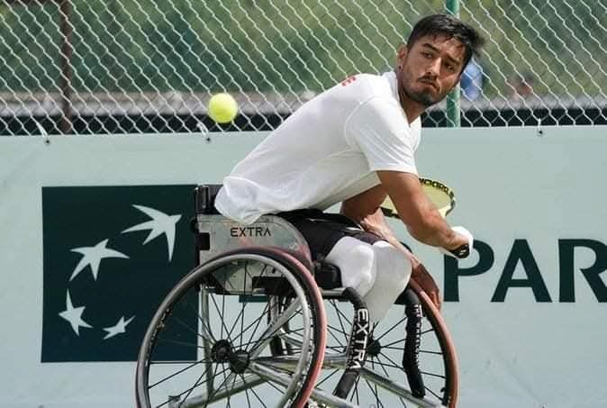 🇹🇷Mersinli milli sporcumuz Ahmet Kaplan, Wimbledon’da yarı finalde!

🎾 Quad tekerlekli sandalye kategorisinde mücadele eden temsilcimiz, çeyrek finalde Andy Lapthorne’u 6-2, 1-6, 6-2’lik setlerle 2-1 mağlup ederek son 4’e kalma başarısı gösterdi.

👏 Yolun açık olsun olsun Ahmet