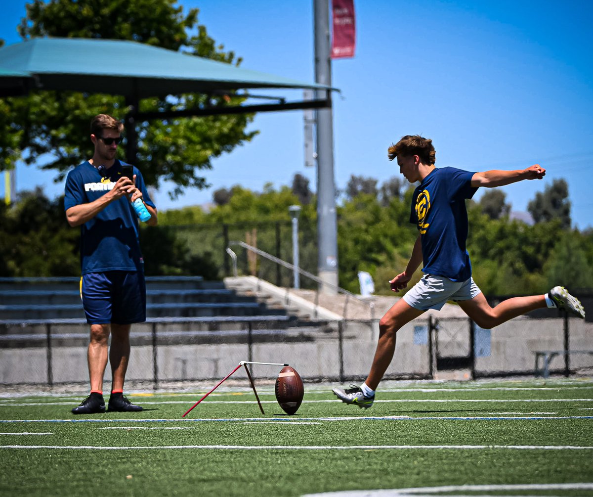 Great training this weekend with exceptionally talented kickers: Bryson Benites of Summerville High School, Aaron Granado of Valley Christian High School, and Seth Shelton of San Ramon Valley High School 🇺🇸 

Incredible Professional photos too 🙌🏼