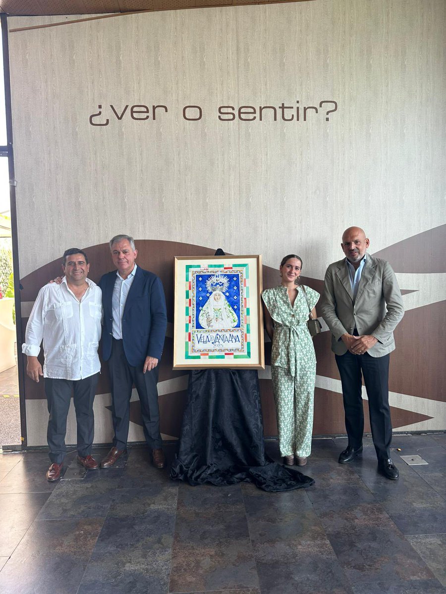 Hoy hemos asistido a la presentación del cartel de la #VelaSantaAna25. 

Enhorabuena a Manuel León Moreno por su ejecución.