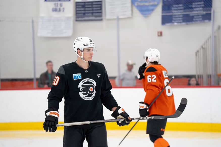 ArmadaBLB's tweet image. Deux dernières photo des camps de développement de la @LNH_FR! 📸
Nos deux défenseurs Alexandre Carbonneau et Spencer Gill ont passé la semaine dernière chez les @NHLFlyers! 🟠
#LeFuturEstMaintenant⚡️