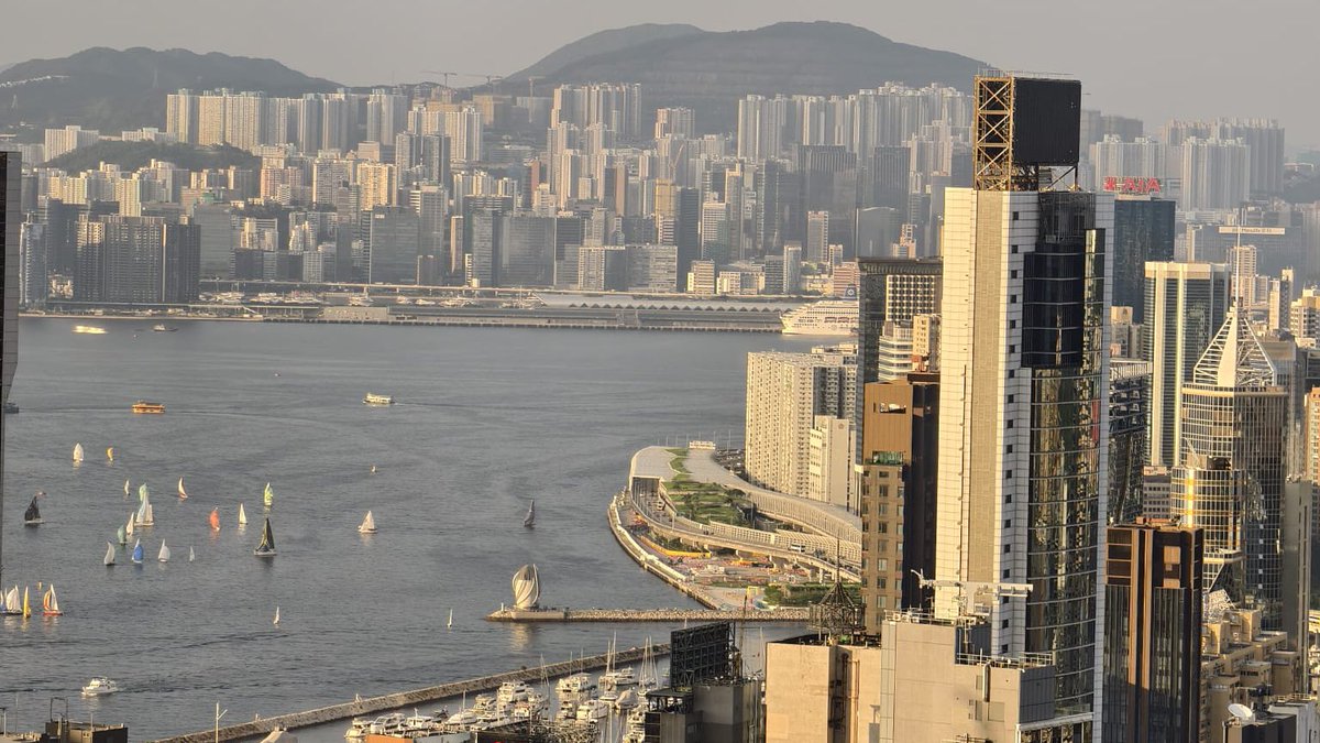 2025.07.04
維港
#HongKong 
#photography