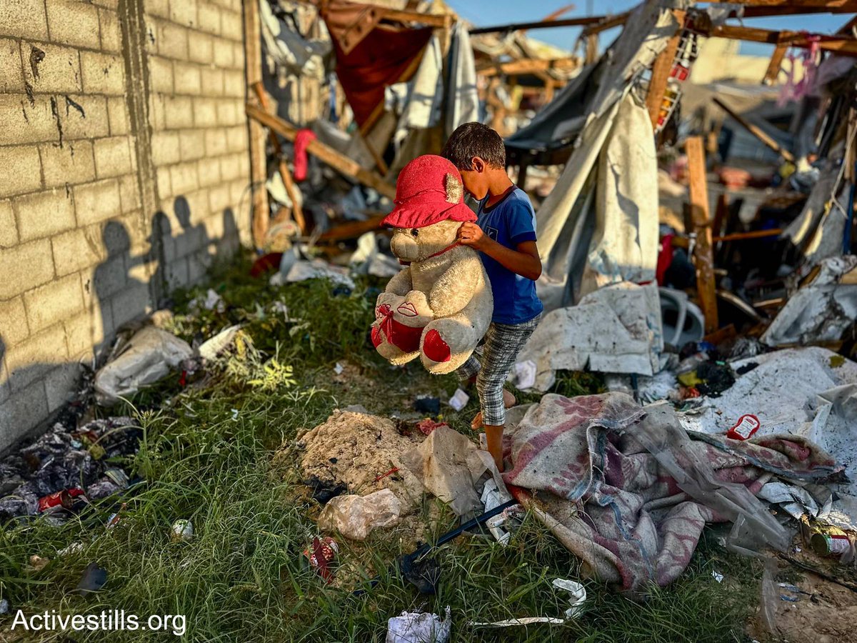 TODAY: The aftermath of an Israeli strike in the so-called "humanitarian area" of Al-Mawasi, Khan Yunis. The strike targeted a tent sheltering displaced people, resulting in the killing of two Palestinians and the injury of others. Photos: <a href="/DoaaALBaz2/">Doaa AL Baz</a> /Activestills.
