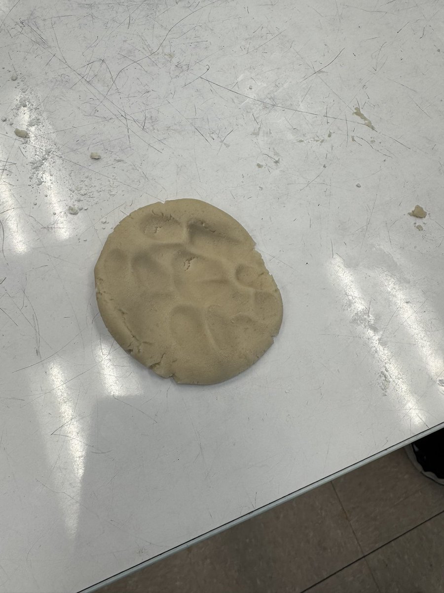 We have taken off into space and our first stop is the moon! We made foil printed moons and homemade moon sand. Check out the craters in the 3rd picture and “Neil Armstrongs footprints” in the 4th! 🌕