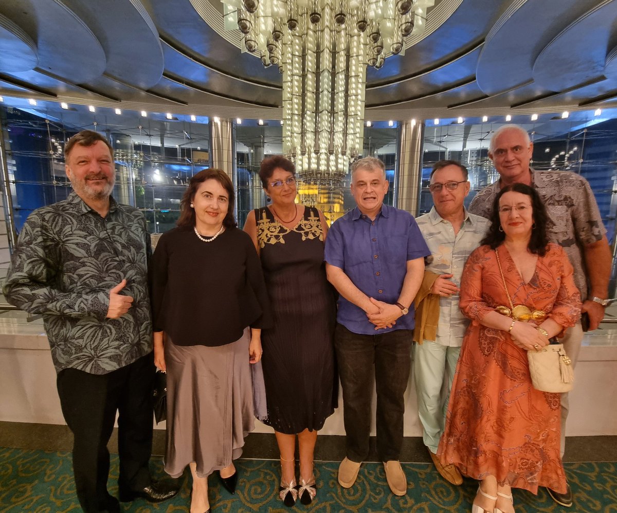 NinetaBarbules1's tweet photo. #proudtoberomanian: full house last night at @Petronas Filarmonica: @IonutMazareanu 🇷🇴violonist performing violin sonata in A Major by 🇫🇷César Auguste Franck, chamber concert with pianist Ng Chong Lim. We were thrilled to listen together with classic music lovers @ROinMalaysia https://t.co/HfueBX9ocn