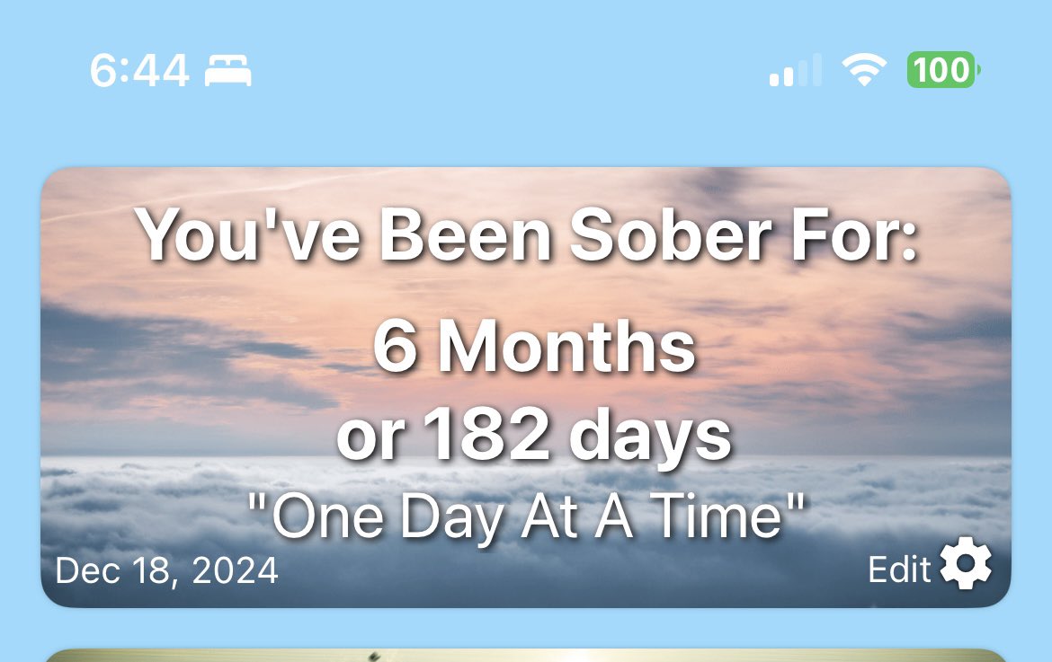 daiziesz's tweet photo. Life update:
Spent some time in Saudi Arabia, traveling a lot, working my biologist job, just hit 6 months sober, and finished building out my camper van. 🌞 living in such gratitude, life hasn’t been perfect but my nervous system is finally regulated 🤗 Hope you all are well! https://t.co/j4bd11jegZ