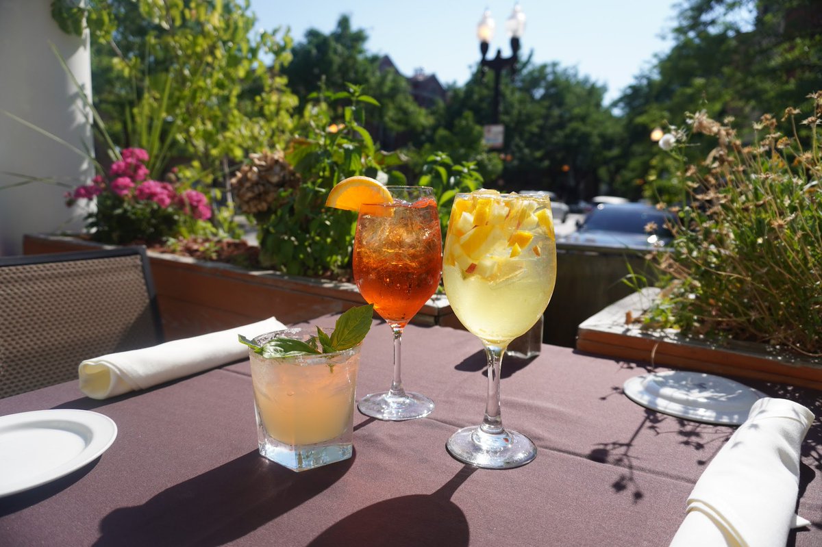 A cocktail in one hand, pasta on the way. That’s how we do patio season at Tuscany. 🥂🍝

#TuscanyTaylor #PatioSeason #ChicagoEats #ItalianRestaurant #PastaTime #ChicagoFood #FoodieFinds #CityDining #SummerEats #CocktailLovers