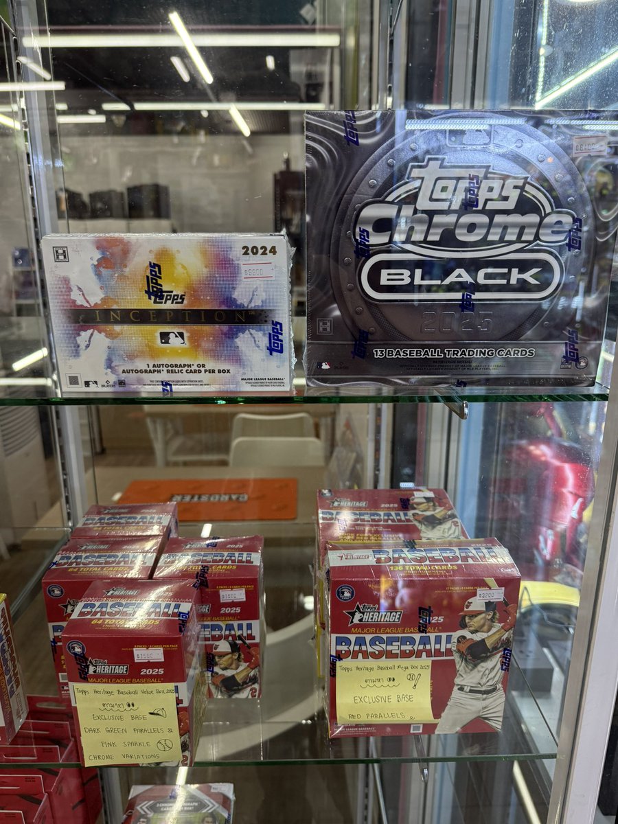 itsgeoffwilson's tweet image. Sports cards in Bangkok, Thailand! 🇹🇭
I was so excited to check out Cardster during my trip here. The selection was great (especially for soccer fans!) and the team was super nice. The founder Apisan was awesome and even brought his incredible personal collection to show me. I…