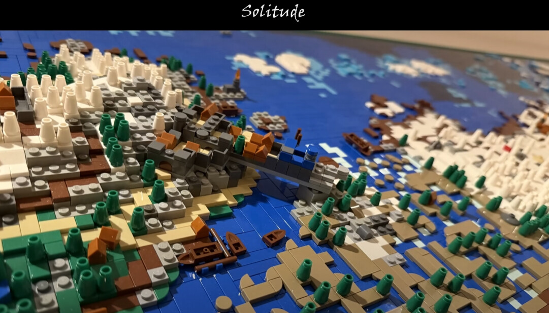 JVCom's tweet photo. Un fan a recréé la carte de Skyrim en LEGO ! ❤

Il a fallu 73 000 pièces et plus de 3 ans au YouTuber Ian Roosma pour reproduire le plus fidèlement possible Borderciel. https://t.co/gvu8teyNPE