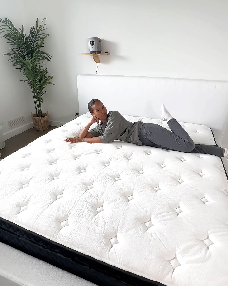Can’t wait to call it a night on this cloud of a bed! ☁️😴

📸 ugcfarasoa

#madeincanada #hamuq #hamuqsleep #hamuqmattress #canada #canadian #sleep #mattressinabox #hybridmattress